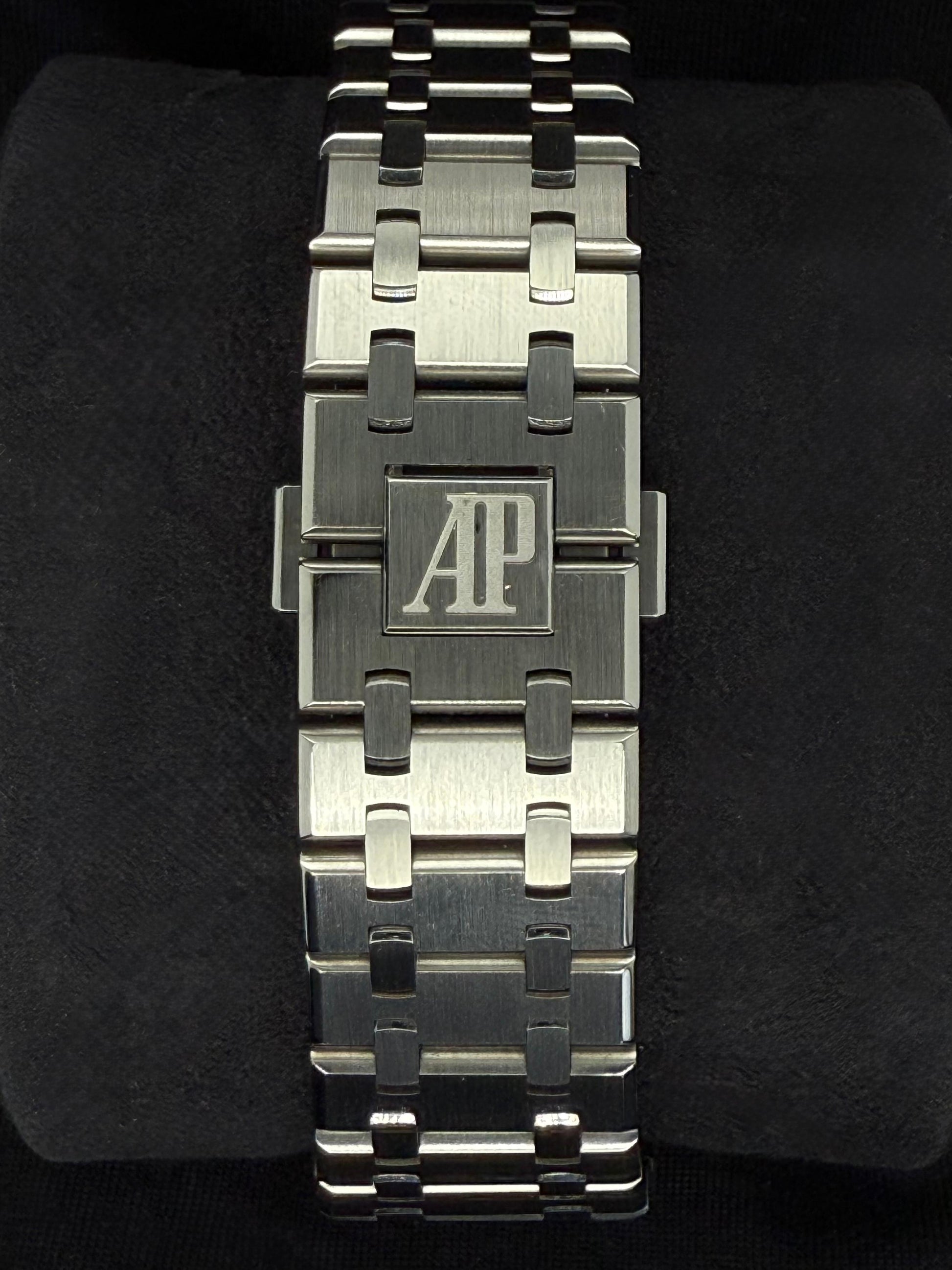 Audemars Piguet Royal Oak White Dial 15500ST.OO.1220ST.04 clasp