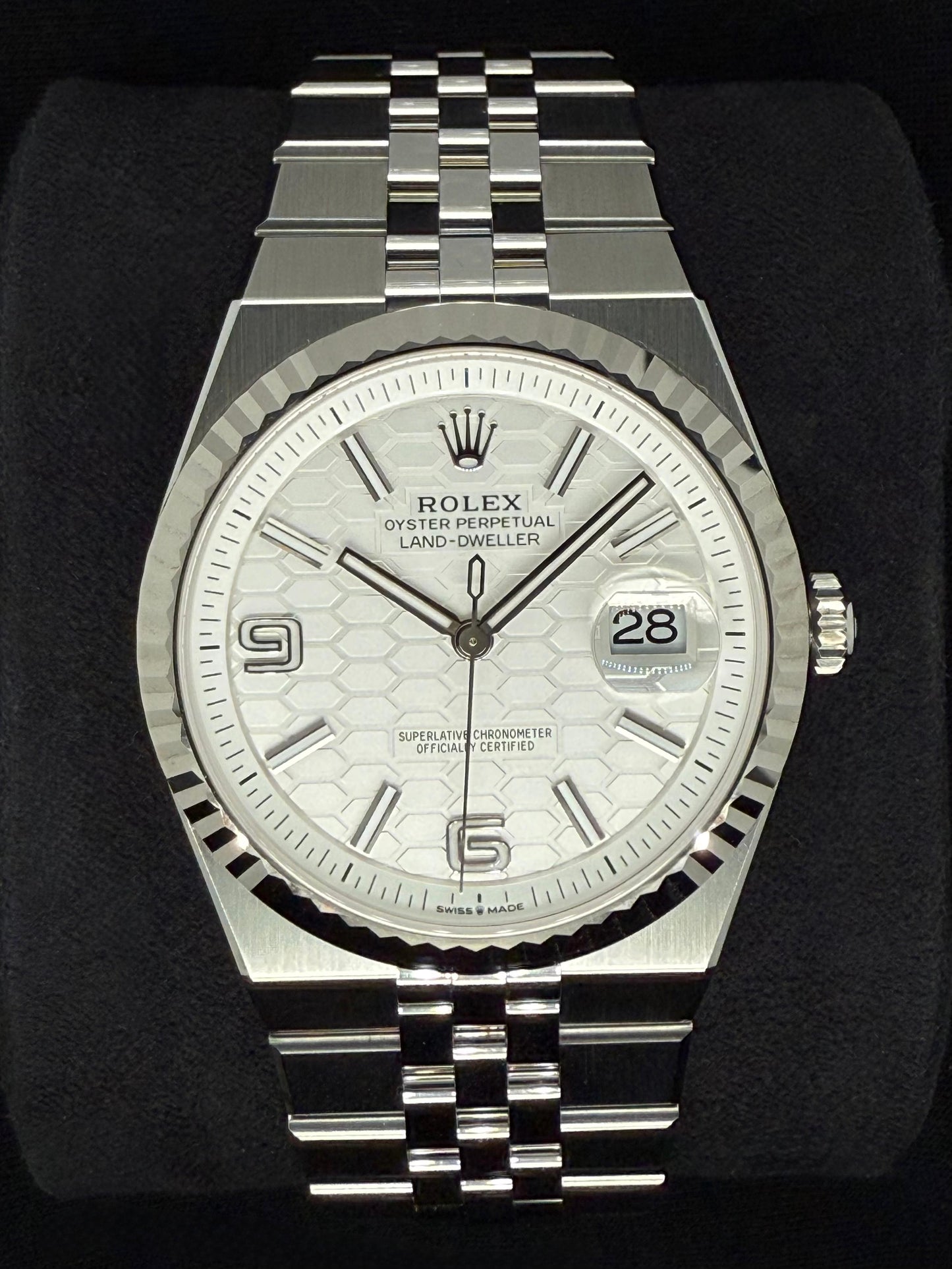 Rolex Land Dweller 40 White Dial Flat Jubilee 127334 | 2026 | 41mm