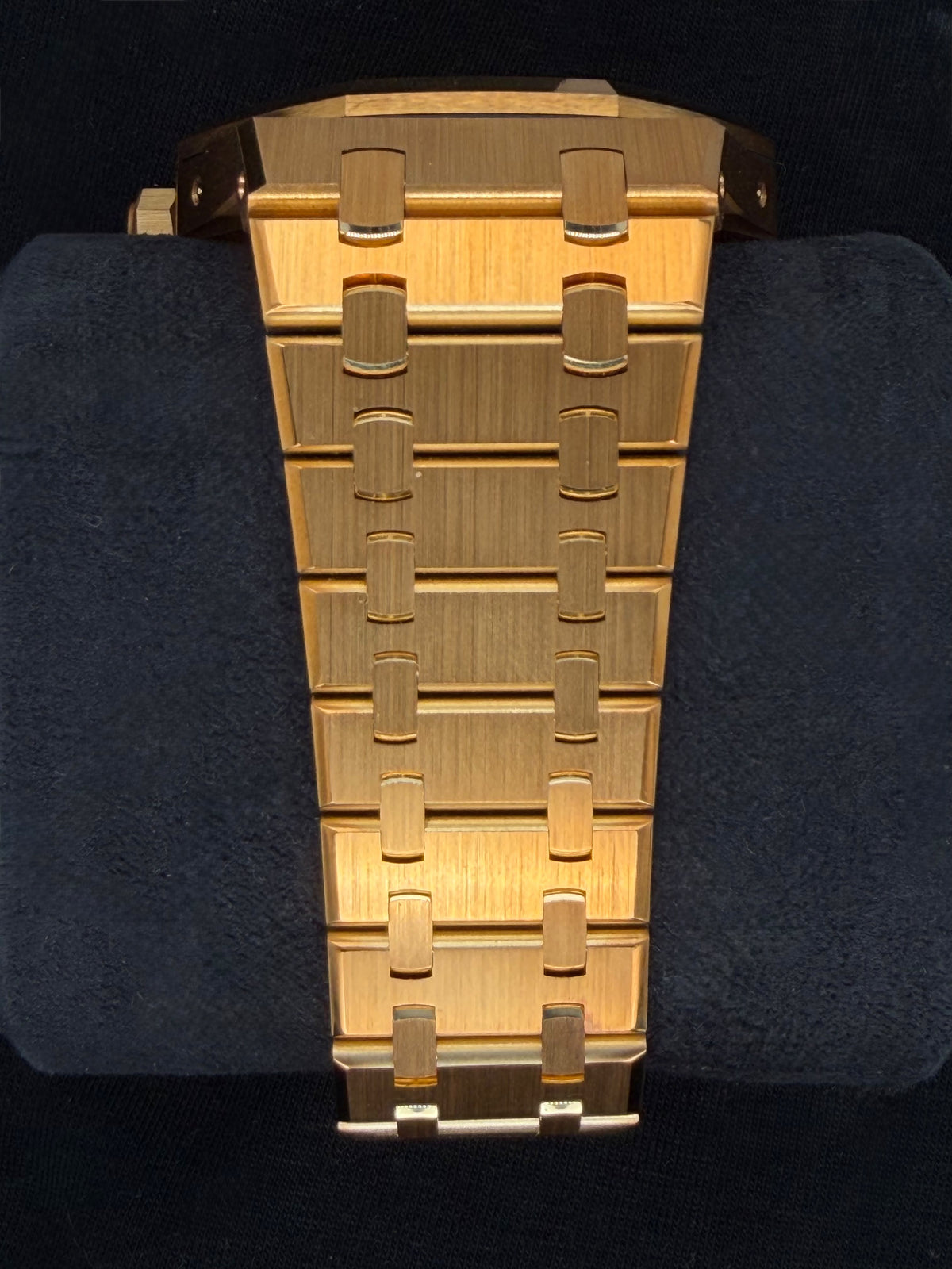 Audemars Piguet Royal Oak
Perpetual Calendar "Singapore" Yellow Gold Limited Edition 20 Pieces Worldwide 26607BA | 2021 | 41mm