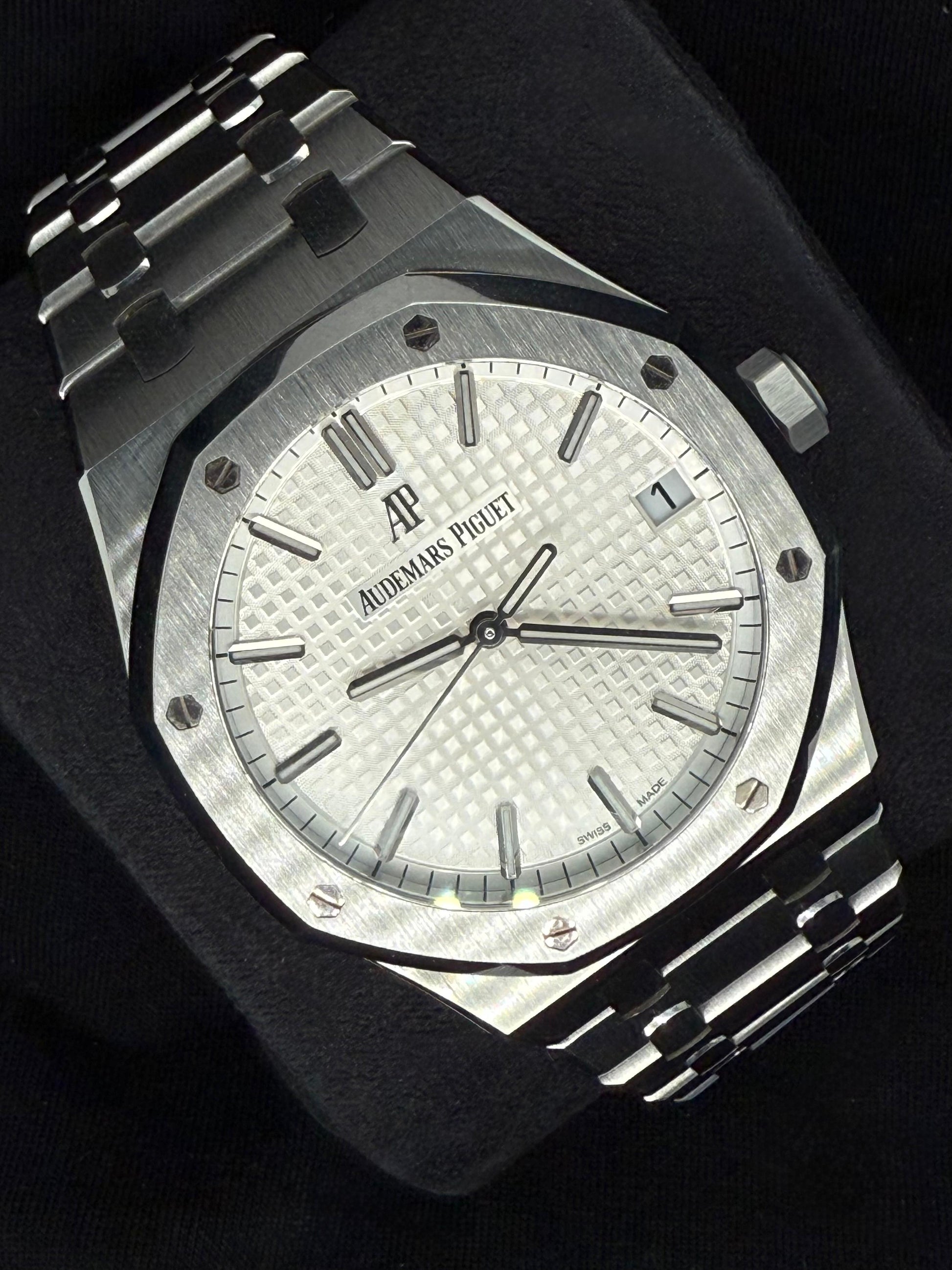 Audemars Piguet Royal Oak White Dial 15500ST.OO.1220ST.04 left
