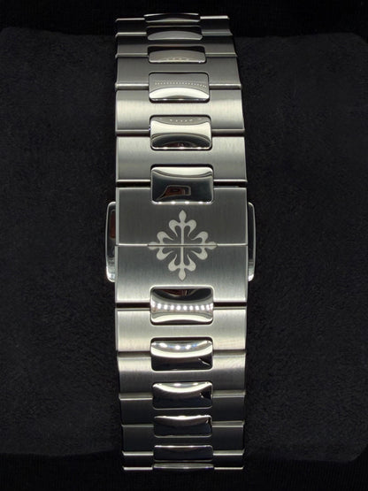 Patek Philippe Nautilus Sunburst Blue Dial Stainless Steel Q4 5990/1A-011 | 2026 | 40.5mm
