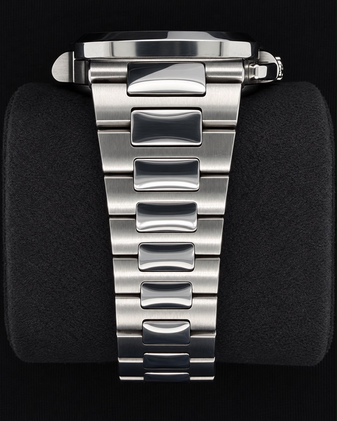 Patek Philippe Nautilus Travel Time Chronograph Black Noir Trame Dial Stainless Steel 5990/1A-001 | 2021 | 40.5mm