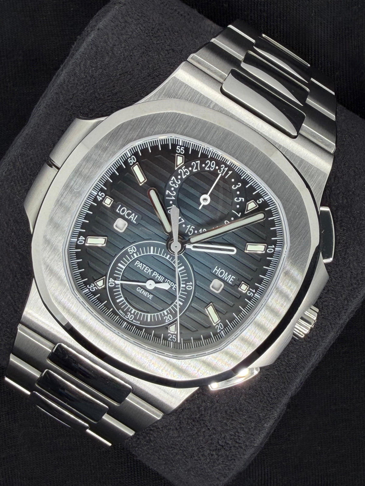 Patek Philippe Nautilus Sunburst Blue Dial Stainless Steel Q4 5990/1A-011 | 2026 | 40.5mm