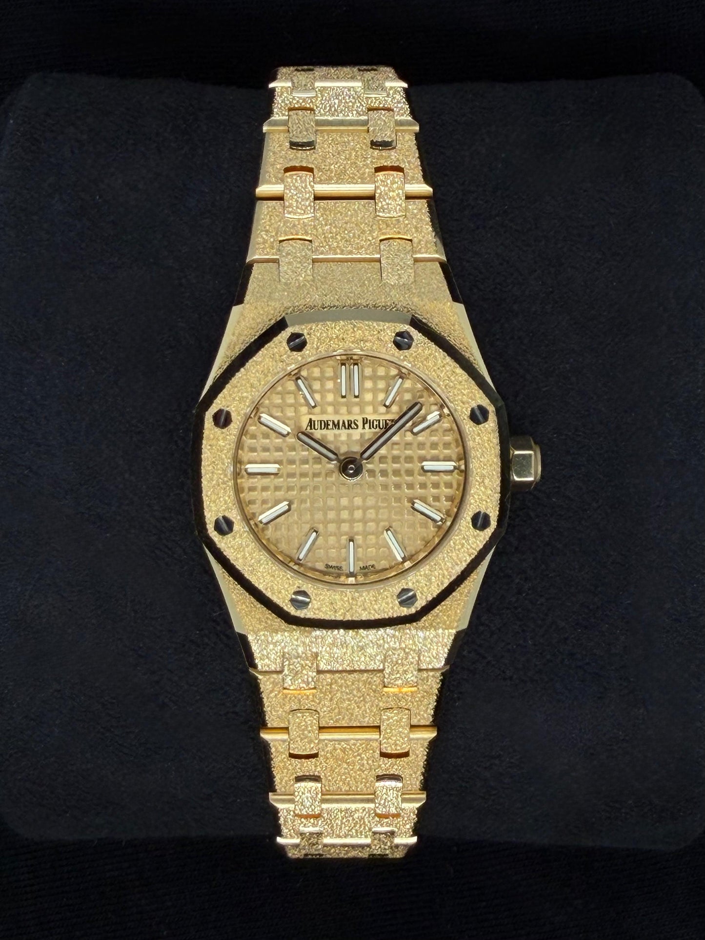 Audemars Piguet Royal Oak Mini Frosted Gold Quartz 67630BA | 2026 | 23mm