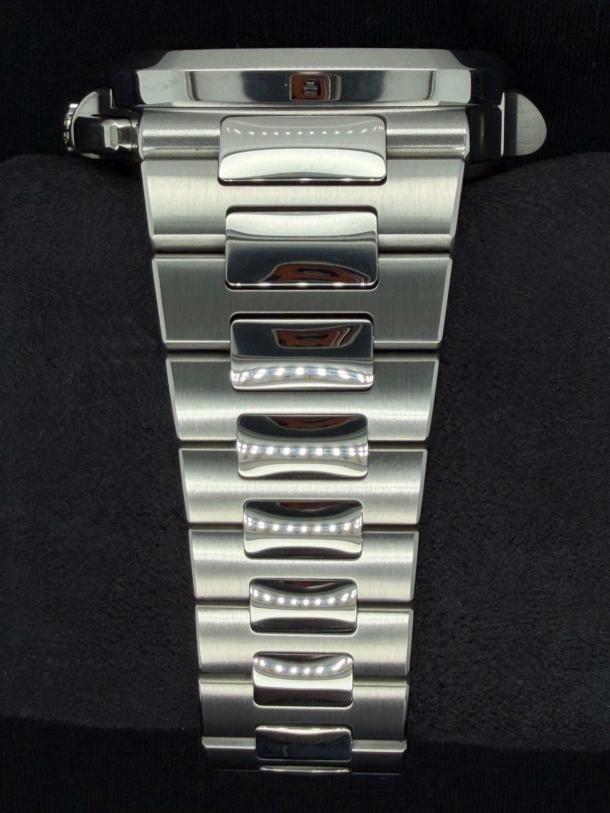 Patek Philippe Nautilus Sunburst Blue Dial Stainless Steel Q4 5990/1A-011 | 2026 | 40.5mm