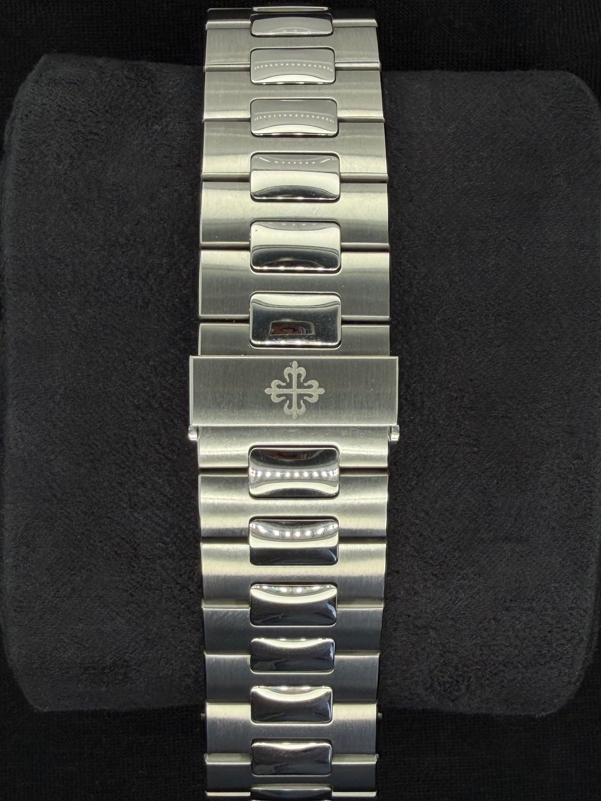 Patek Philippe Nautilus Olive Dial Stainless Steel 5711/1A-0014 | 2021 | 40mm