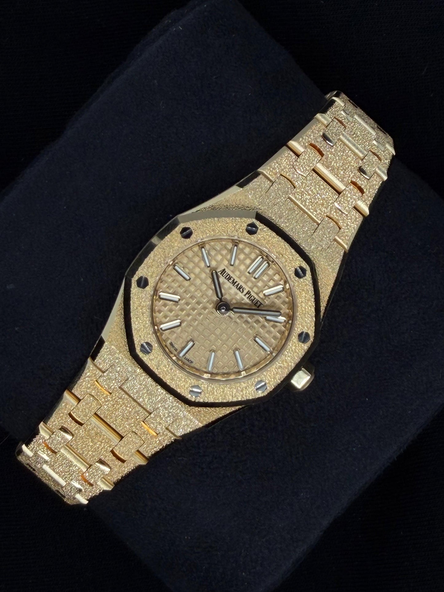 Audemars Piguet Royal Oak Mini Frosted Gold Quartz 67630BA | 2026 | 23mm