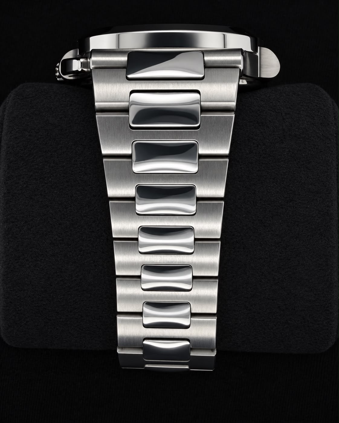 Patek Philippe Nautilus Travel Time Chronograph Black Noir Trame Dial Stainless Steel 5990/1A-001 | 2021 | 40.5mm