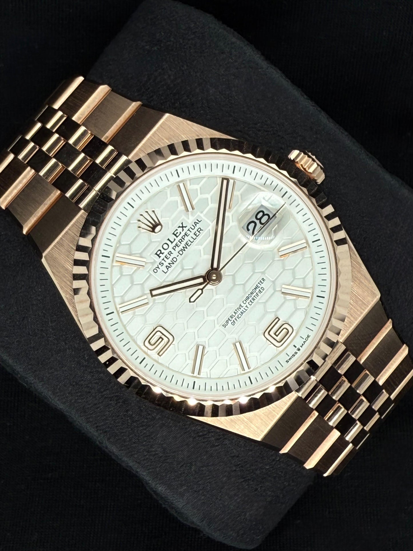 Rolex Land Dweller 40 Rose Gold White Dial Flat Jubilee 127335 | 2026 | 41mm
