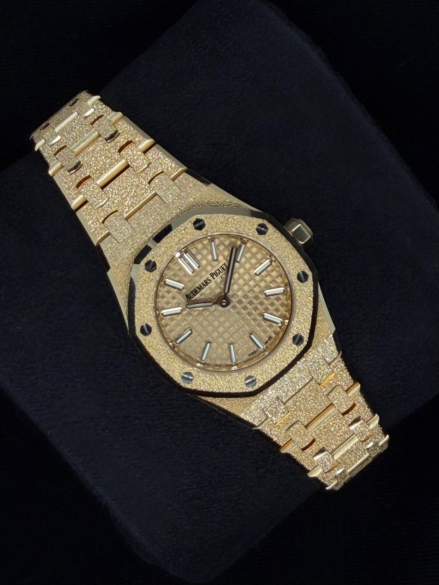 Audemars Piguet Royal Oak Mini Frosted Gold Quartz 67630BA | 2026 | 23mm