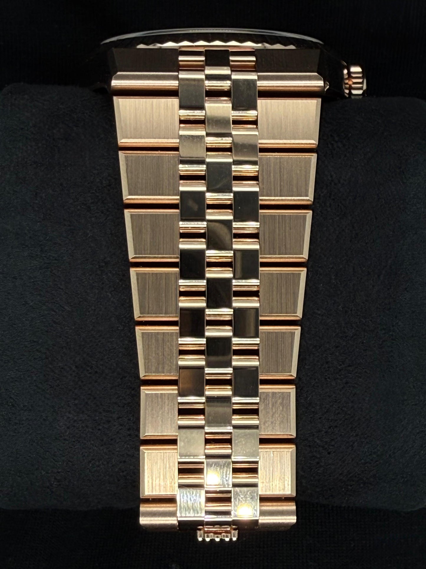 Rolex Land Dweller 40 Rose Gold White Dial Flat Jubilee 127335 | 2026 | 41mm
